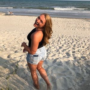 Meet your Posher, Nicole